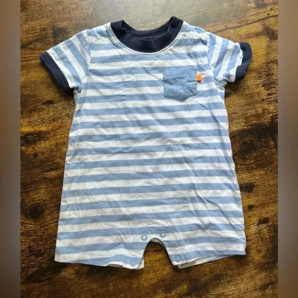 BUNDLE: Carter’s | 2- boys one piece outfits. Size: 6M/9M​